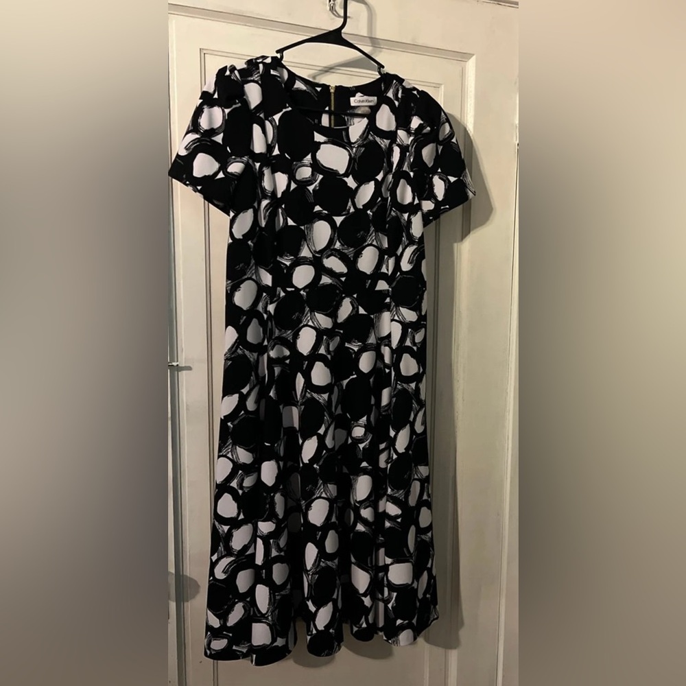 Elegant Black and White Abstract Midi Dress